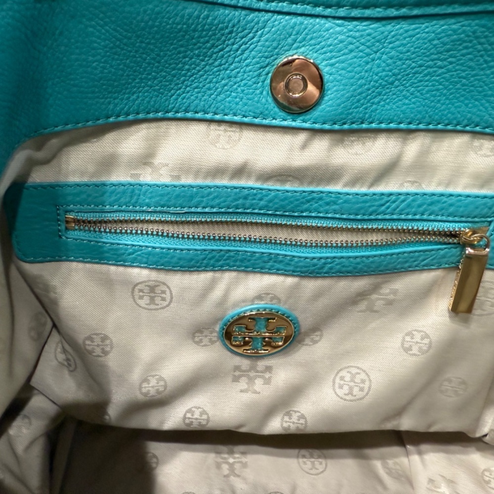 Authentic leather turquoise Tory Burch handbag with strap - Picture 8 of 9